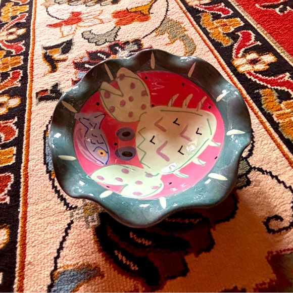 Like new Susan Painter pottery ruffle bowl crab fish beach - Picture 3 of 6